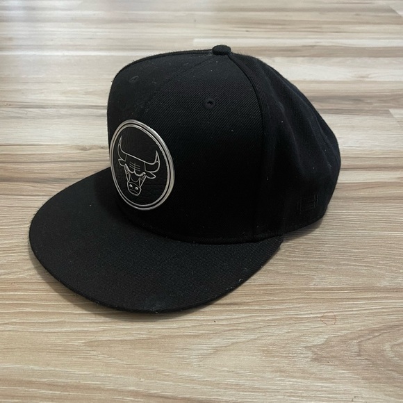 Ultra Game Black Bulls NBA Hat - Picture 3 of 8
